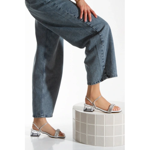 Kadın Beyaz Abiye Parlak Damla Taşlı Bilekten Ayarlamalı Şık Klipsli Yazlık  ve Rahat Ayakkabı