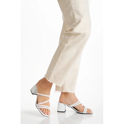 Kadın Beyaz Suni Deri Cilt Kalın Topuklu Şık Biye Detaylı Rahat Terlik