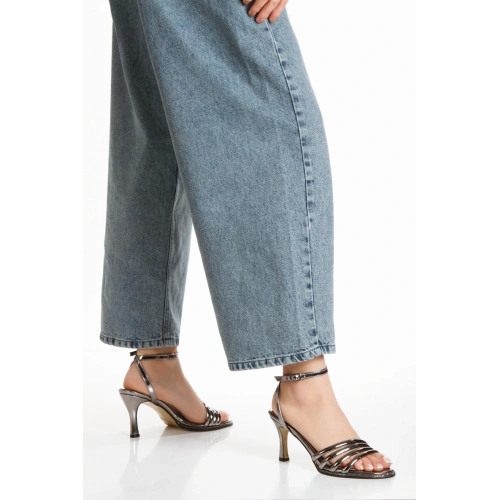 Kadın Platin Rugan Burun Şık Taş Detaylı 4 Sıralı Biyeli Abiye Ayakkabı