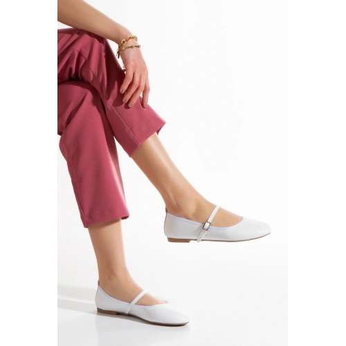 Kadın Beyaz Suni Deri Cilt  Düz Topuklu  Rahat Babet Ayakkabı