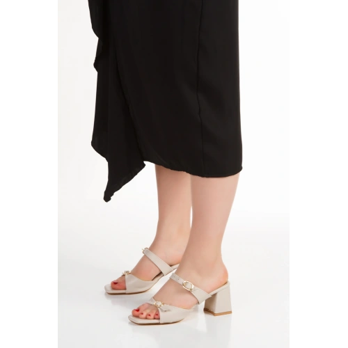 Kadın Bej Suni Deri Cilt Kalın Topuklu Şık Toka Detaylı Rahat Terlik