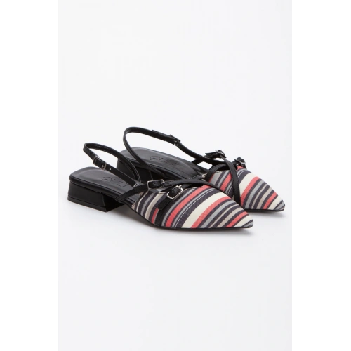 Kadın Siyah Düz Topuklu Çapraz Toka Detaylı Rahat Babet Ayakkabı