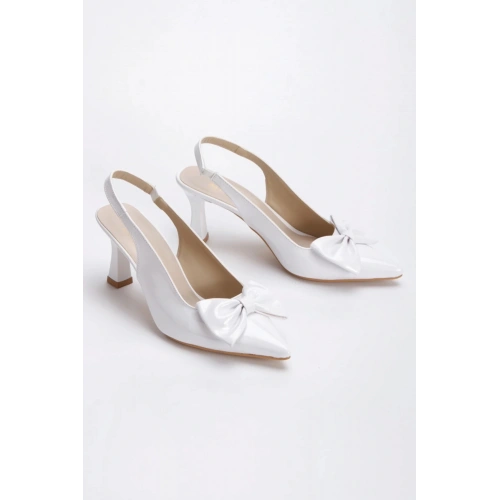 Kadın Beyaz Rugan Fiyonklu Kısa İnce Topuklu Sivri Burunlu Şık Stiletto Ayakkabı