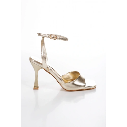 Kadın Altın Metalik Tek Bant Şık İkonik Galvaniz Tasarımlı Topuklu Yazlık Ayakkabı