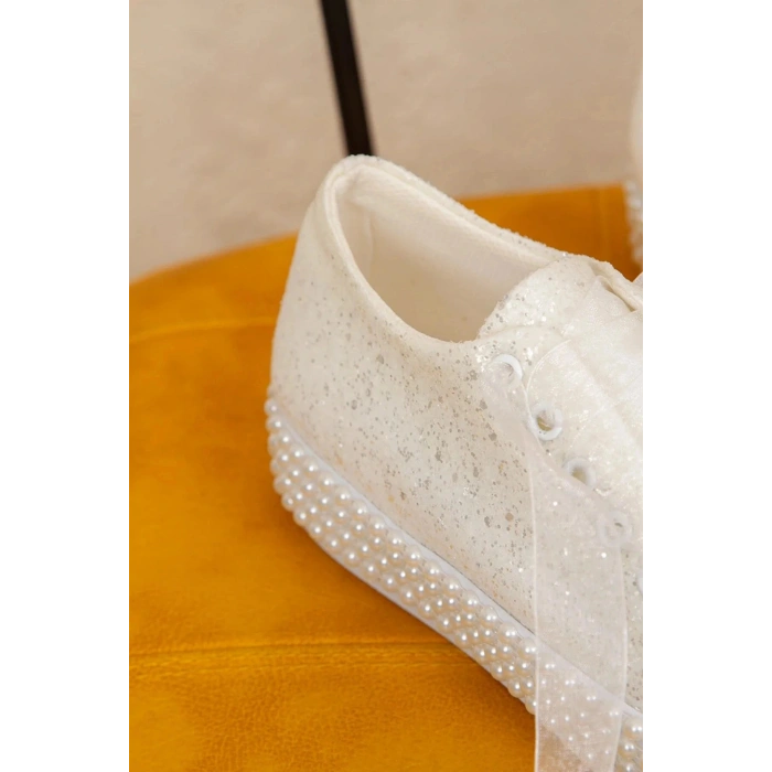 Kadın Beyaz Düz Topuklu Düz Tabanlı İnci Taşlı Spor Abiye Gelinlik Ayakkabısı