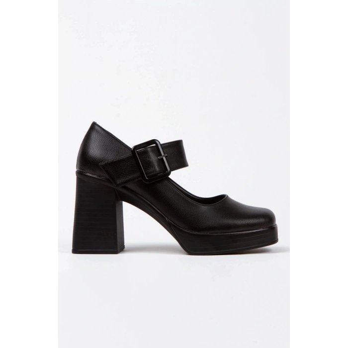 Kadın Siyah Yeni Tarz Küt Burunlu Hafif ve Yüksek Topuklu Şık Kare Toka Detaylı Rahat Ayakkabı