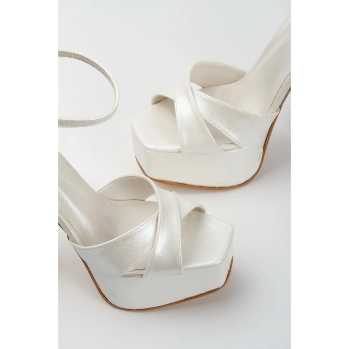 Kadın Sedef Suni Deri Cilt Çapraz Bantlı Yüksek Platform Küt Burunlu Topuklu Rahat ve Şık Ayakkabı