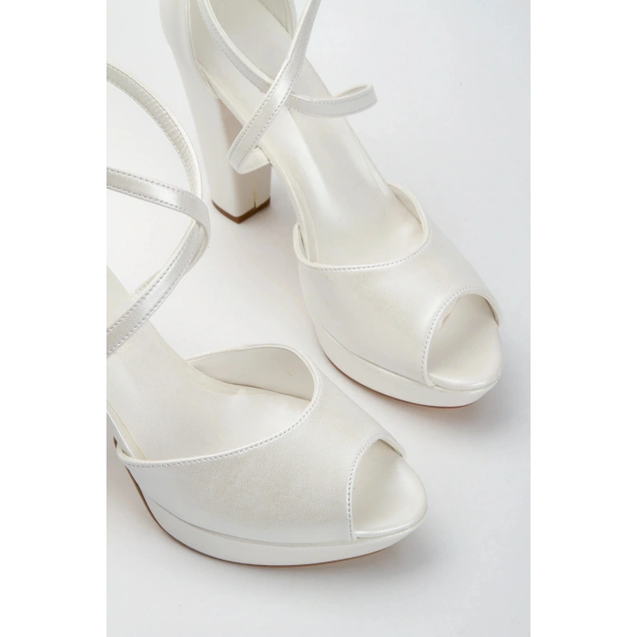 Kadın Suni Deri Cilt Burnu Açık Çapraz Bantlı Platform Topuklu Rahat ve Şık Ayakkabı