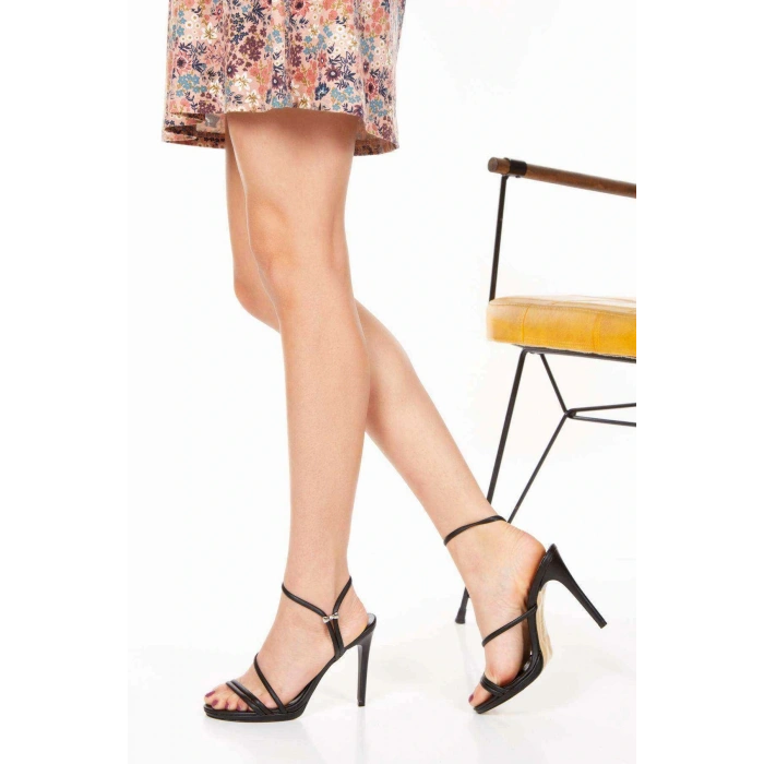 Kadın Siyah Suni Deri Cilt Kelebek Toka Detaylı Bilekten Ayarlamalı Ince Topuklu Platformlu Ayakkabı