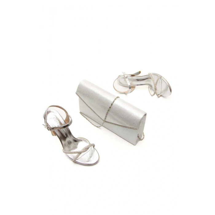 Kadın Gümüş Kırışık Rugan Parlak Damla Taşlı Platformlu Yazlık Abiye Ayakkabı Ve Şık Çanta Kombini