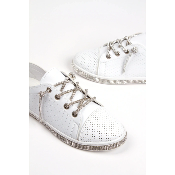 Kadın Snekar Beyaz Tabanı Ve Bağcıkları Taşlı Şık Ve Rahat Spor Ayakkabı