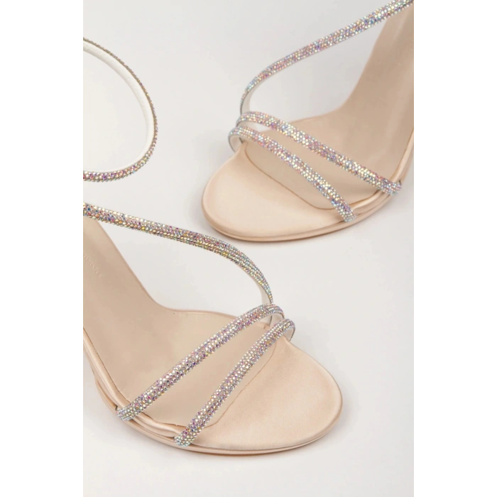 Kadın Ten Saten Çift Bantlı Arkası Fermuarlı Bilekten Şık Damla Taşlı Platformlu Abiye Ayakkabı