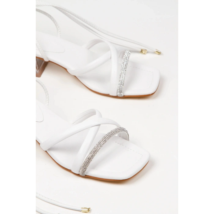 Kadın Beyaz Suni Deri Cilt Bilekten Bağlamalı Şık Taş Detaylı Şeffaf Kalın Topuklu Yazlık Sandalet