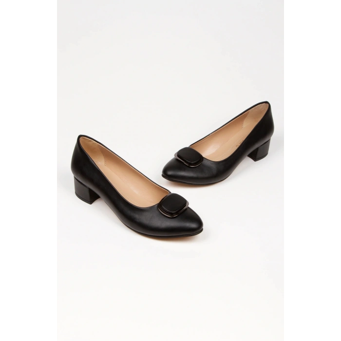 Kadın Siyah Suni Deri Cilt Stiletto 3 cm Kısa Kalın Topuklu Şık Toka Detaylı Rahat Stiletto