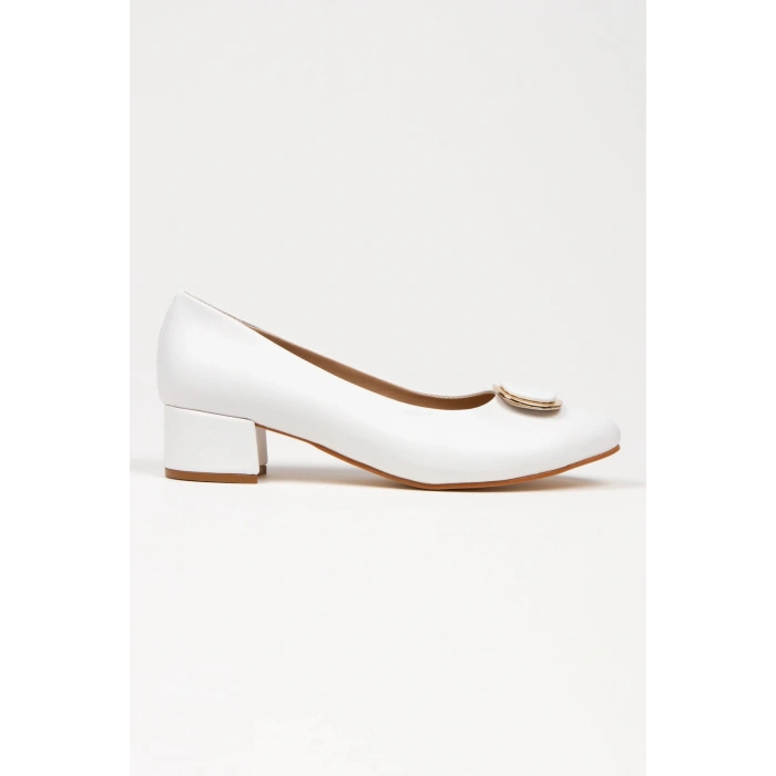 Kadın Beyaz Suni Deri Cilt 3 cm Kısa Kalın Topuklu Şık Toka Detaylı Rahat Stiletto ve Çanta Kombini