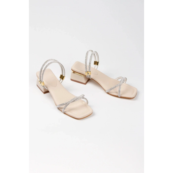 Kadın Bej Yumuşak Tabanlı Kalın Topuklu Parlak Damla Taşlı Klipsi Rahat Ve Şık Ayakkabı