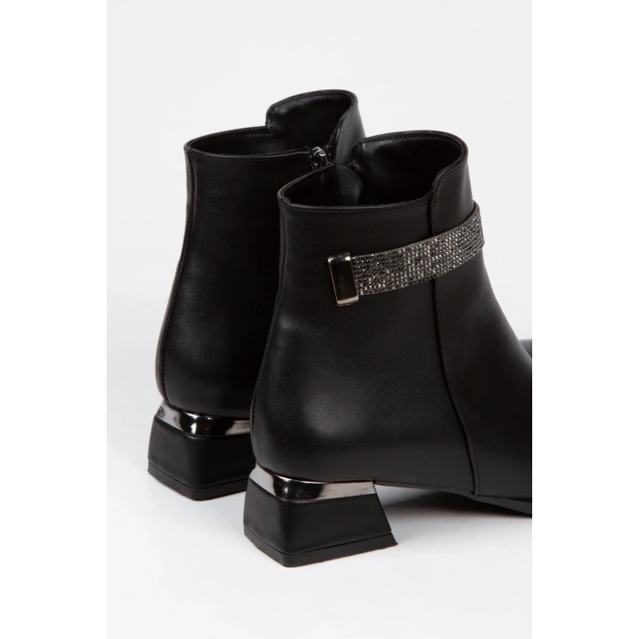 Kadın Siyah Suni Deri Cilt Şık Parlak Taş Bant Detaylı Galvaniz Kalın Topuklu Rahat Bot