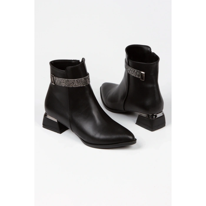 Kadın Siyah Suni Deri Cilt Şık Parlak Taş Bant Detaylı Galvaniz Kalın Topuklu Rahat Bot