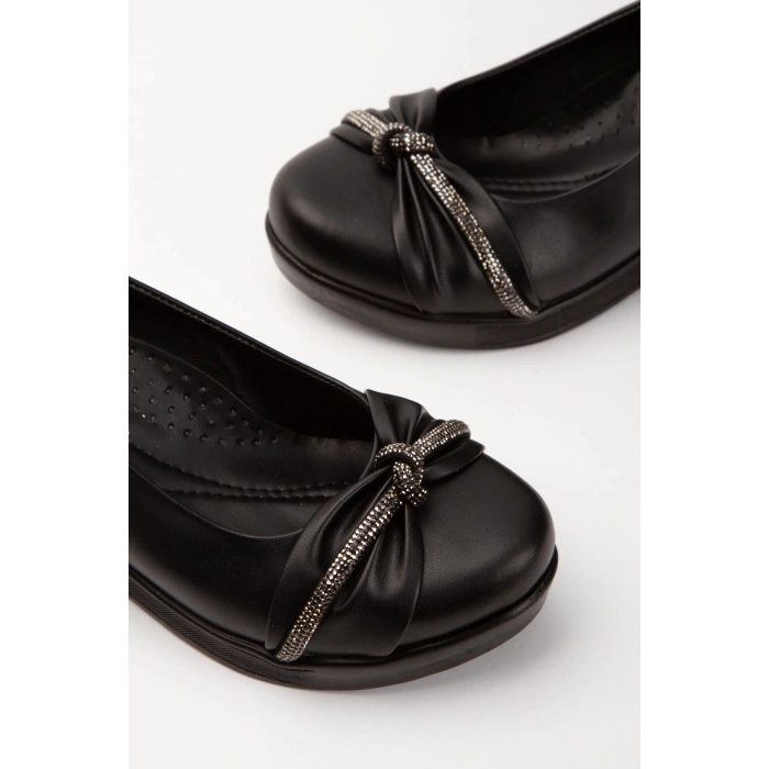 Kadın Siyah Suni Deri Cilt Ortopedik Tabanlı Şık Düğüm Taş Detaylı Rahat Dolgu Ayakkabı