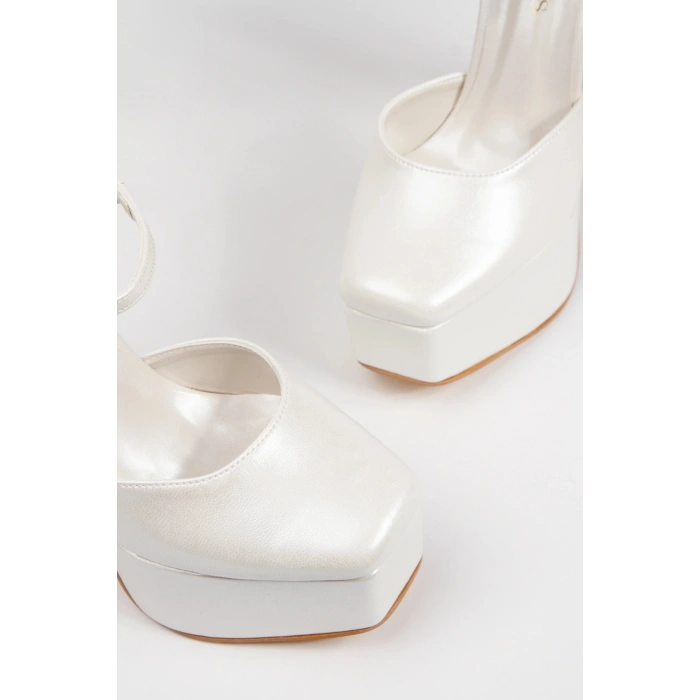 Kadın Sedef Arkası Açık Burnu Kapalı Yüksek Platform Küt Burunlu Topuklu Rahat ve Şık Ayakkabı