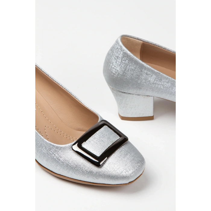 Kadın Gümüş Suni Deri 5 cm Kısa Kalın Topuklu Şık Toka Detaylı Rahat Stiletto