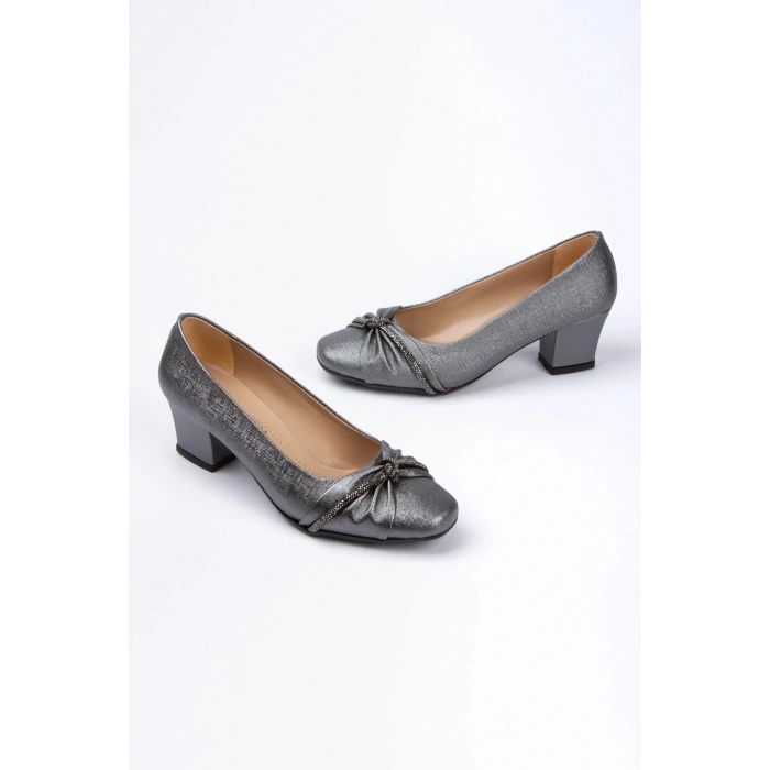 Kadın Platin Kısa Kalın Topuklu Fiyonk Ve Taş Detaylı Ortopedik Tabanlı Rahat Stiletto