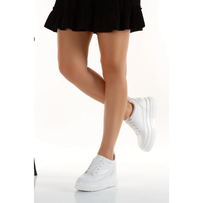 Kadın Beyaz Sneaker Ortopedik Tabanlı Bağcıklı Beyaz Kalın Tabanlı Rahat ve Şık Spor Ayakkabı