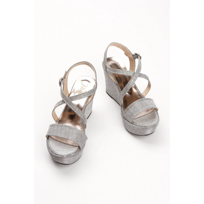 Kadın Platin Simli  Arka Açık Şık Çapraz Bantlı Dolgu Tabanlı Yazlık Ayakkabı