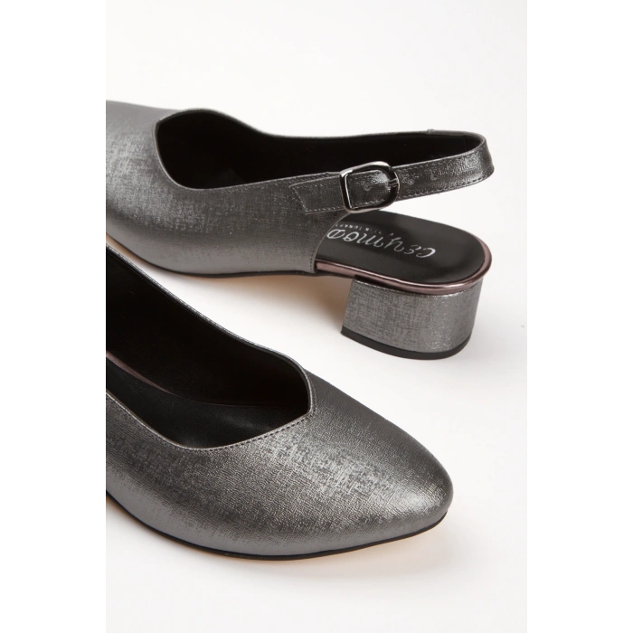 Kadın Platin   Arkası Açık Kısa Kalın Topuklu Şık ve Rahat Stiletto