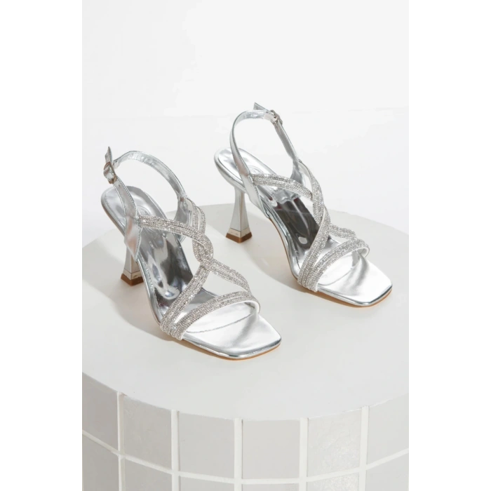 Kadın Gümüş Metalik  Bilekten Ayarlamalı Şık Sarmaşık Örgü Detaylı Abiye Ayakkabı