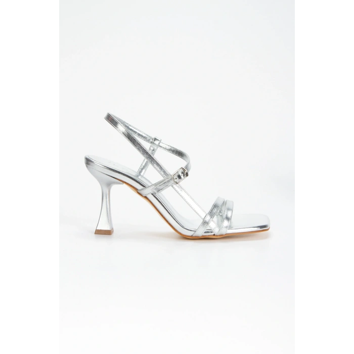 Kadın Gümüş Metalik Bilekten Ayarlamalı Şık Biye Detaylı Abiye Ayakkabı