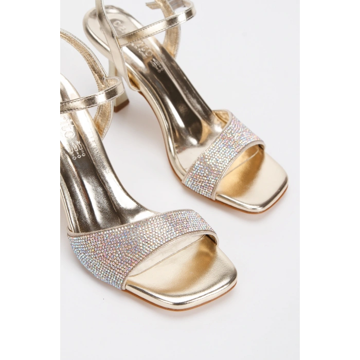 Kadın Altın Metalik Şık Parlak Taşlarla Bezenmiş Tek Bant Detaylı Abiye Ayakkabı