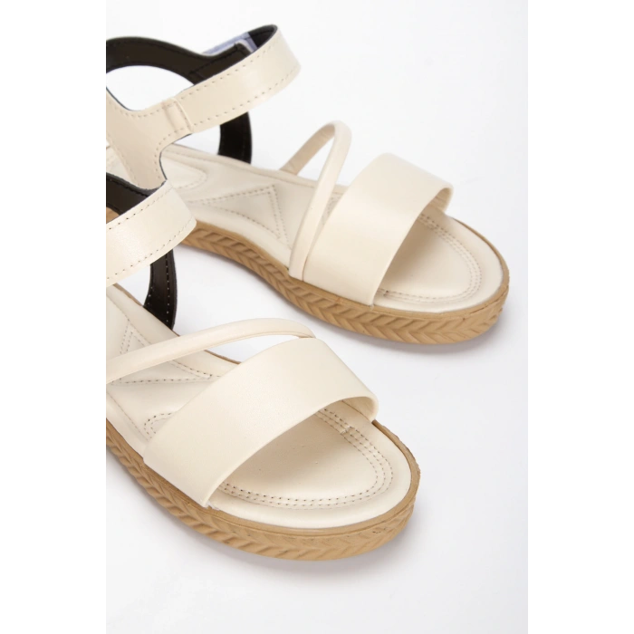 Kadın Bej Yumuşak Tabanlı  Kalın Rahat Tabanlı Yazlık Sandalet