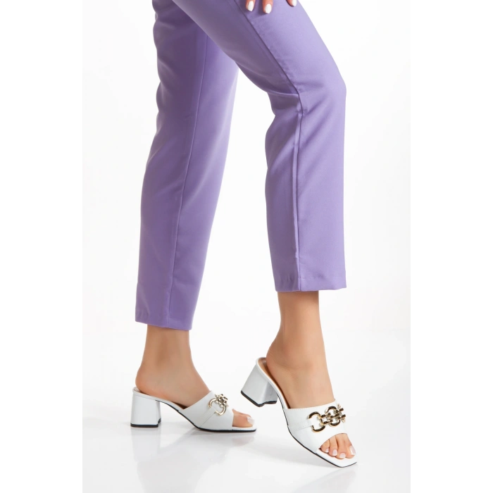 Kadın Beyaz Suni Deri Cilt  Kalın  Topuklu Şık Toka Detaylı  Rahat Terlik