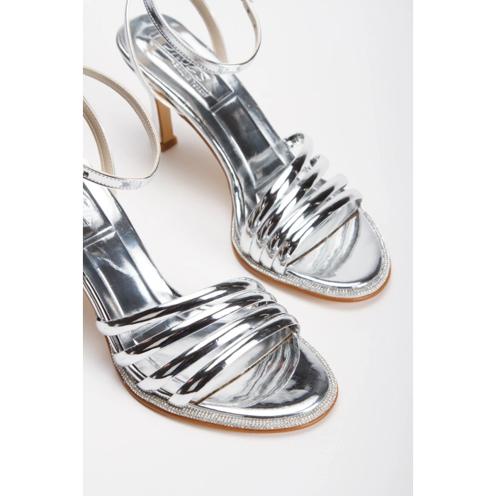 Kadın Gümüş Rugan Burun Şık Taş Detaylı 4 Sıralı Biyeli Abiye Ayakkabı