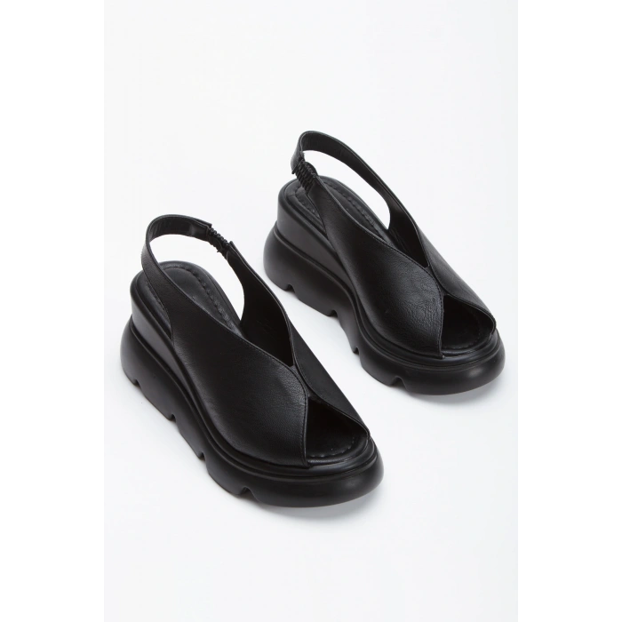 Kadın Siyah Suni Deri Cilt Yüksek Kalın Tabanlı Arkası Lastikli Rahat Sandalet