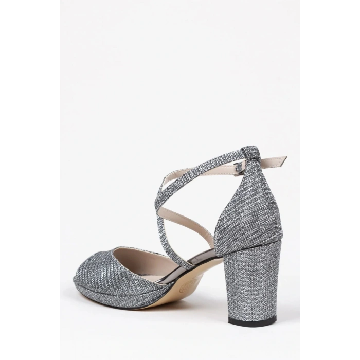 Kadın Platin Arkası Kapalı Kalın Topuklu İnce Platformlu Çapraz Biyeli  Karnıyarık Ayakkabı