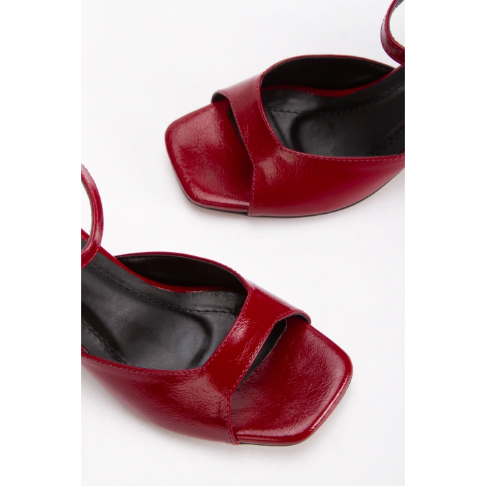 Kadın Bordo Rugan Arkası Kapalı Kalın Topuklu Ayakkabı