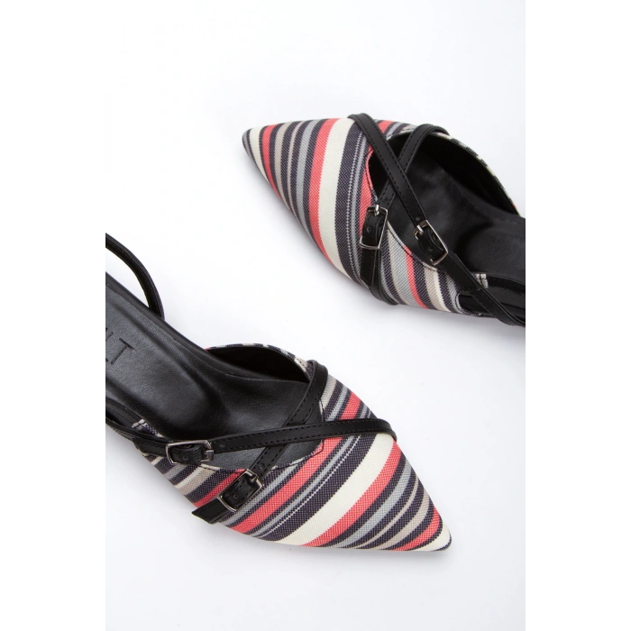 Kadın Siyah Düz Topuklu Çapraz Toka Detaylı Rahat Babet Ayakkabı