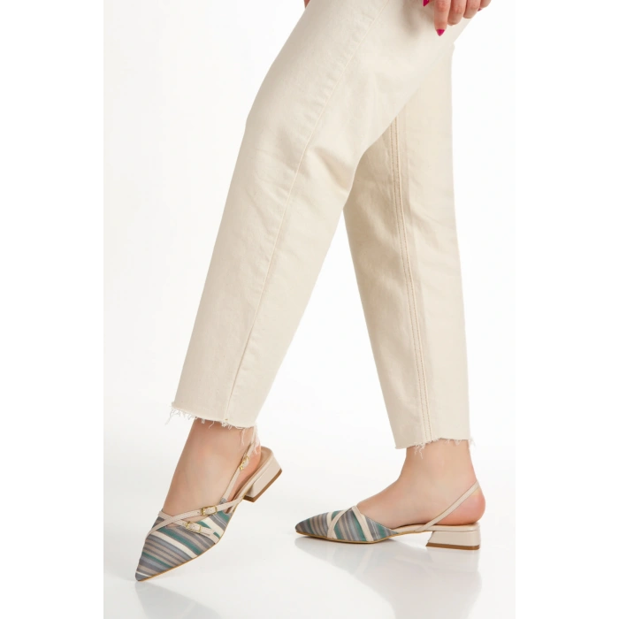 Kadın Bej Düz Topuklu Çapraz Toka Detaylı Rahat Babet Ayakkabı