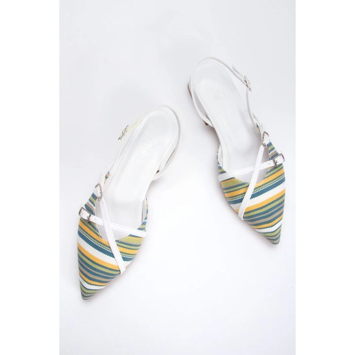 Kadın Beyaz Düz Topuklu Çapraz Toka Detaylı Rahat Babet Ayakkabı