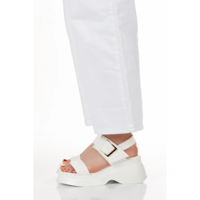 Kadın Beyaz Suni Deri CiltTek Bant Detaylı Cırt Cırtlı Dolgu Tabanlı Şık Yazlık Ayakkabı