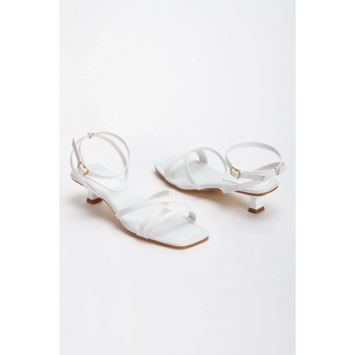 Kadın Beyaz Suni Deri Cilt Şık Biye Detaylı Arkası Açık İnce Topuklu Yazlık Sandalet