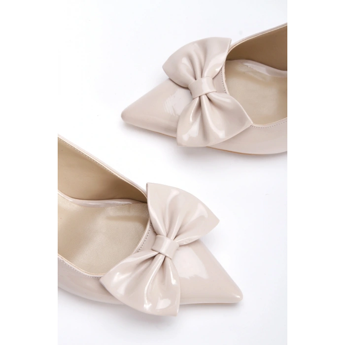 Kadın Ten Rugan Fiyonklu Kısa İnce Topuklu Sivri Burunlu Şık Stiletto Ayakkabı