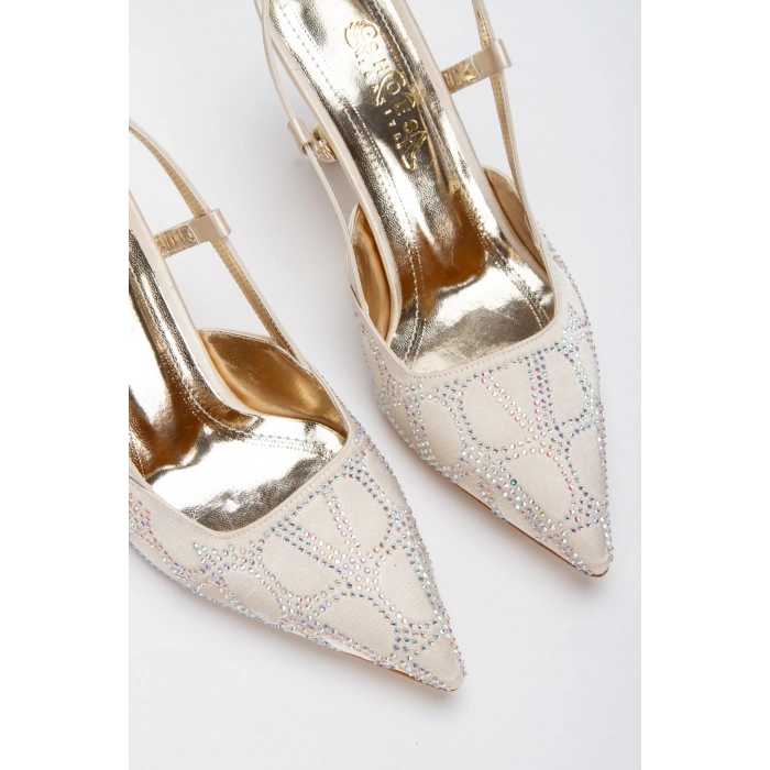 Kadın Altın Saten Desenli Taşlarla Bezenmiş 8 cm İnce Galvaniz Topuklu Rahat Stiletto