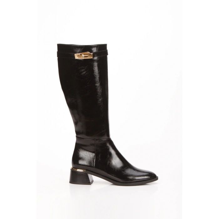 Kadın Siyah Rugan Sivri Burunlu Şık Toka Detaylı Rahat Çizme