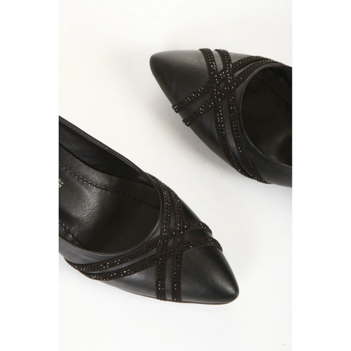 Kadın Siyah Suni Deri Cilt Sivri Burunlu Kısa Kalın Topuklu Şık Taş Detaylı Stiletto