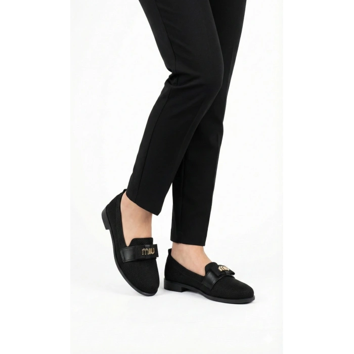 Kadın Siyah Suni Deri Düz Topuklu Şık Toka Detaylı Rahat Babet Ayakkabı