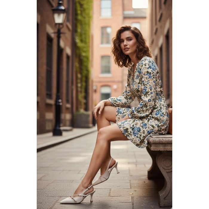 Kadın Bej İnce Topuklu Sivri Burunlu Çapraz Tokalı ve Drop Detaylı Şık Abiye Stiletto