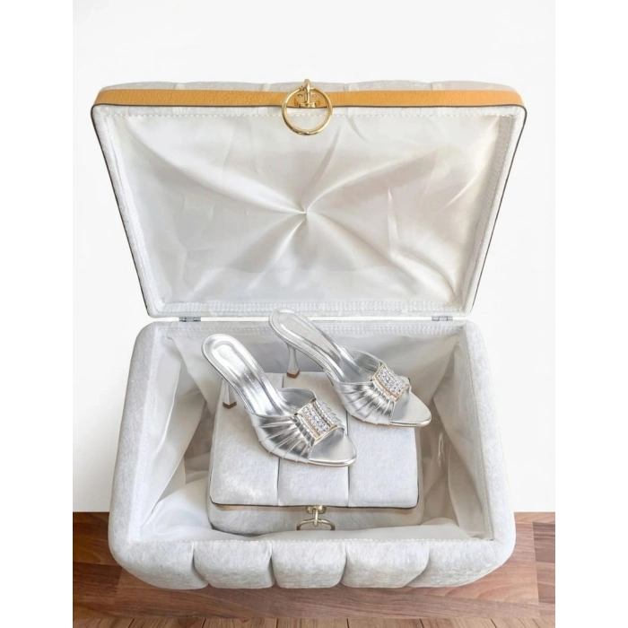 Kadın Gümüş İnce Topuklu Sivri Burunlu Pileli Şık Pırlanta Taş Detaylı Özel Gece ve Çeyiz Terliği